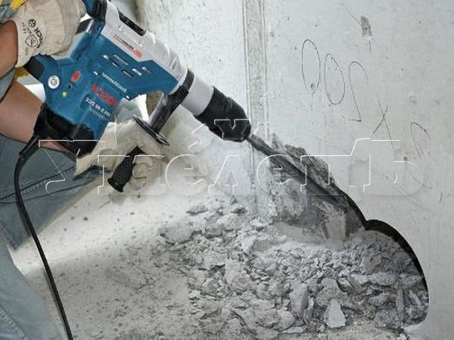 Демонтаж бетонных перегородок толщиной до 12 см. Стены демонтаж полный. Ремонт квартир в Москве и Подмосковье.