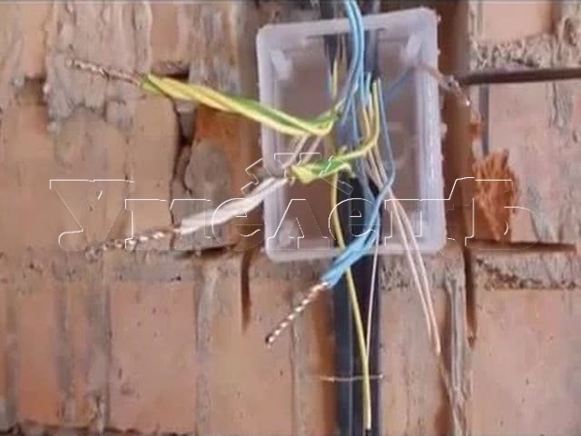 Монтаж распределительной коробки расключение кирпич гипс. Электромонтажные работы. Ремонт квартир в Москве и Подмосковье. Монтаж распределительной коробки расключение кирпич гипс. Электромонтажные работы. Ремонт квартир в Москве и Подмосковье.